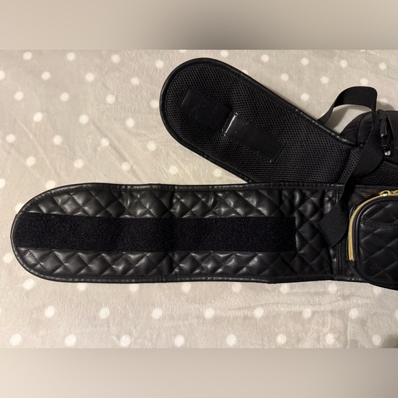 TUSHBABY Vegan Leather Carrier ✨ - Picture 9 of 13